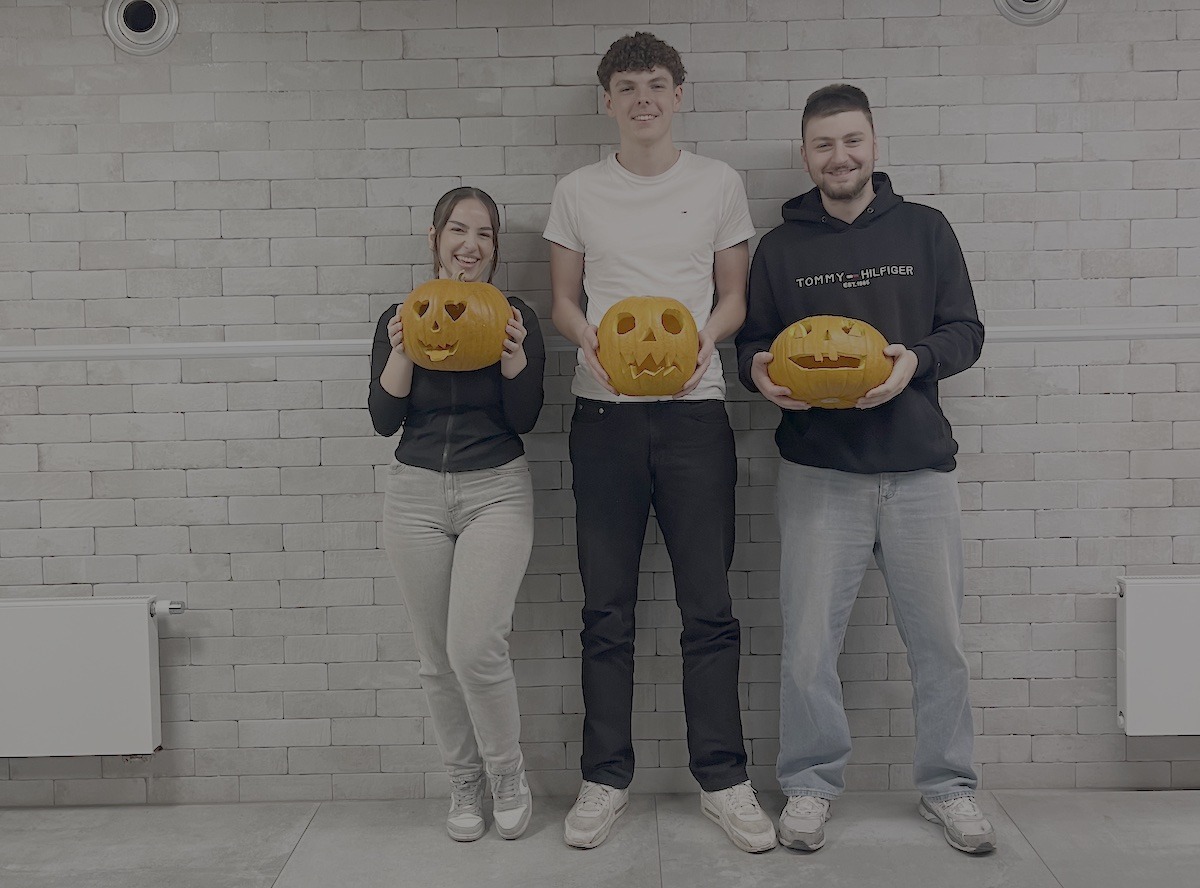 Unser kreatives Azubi-Projekt: Halloween mit Herz und Kürbis!